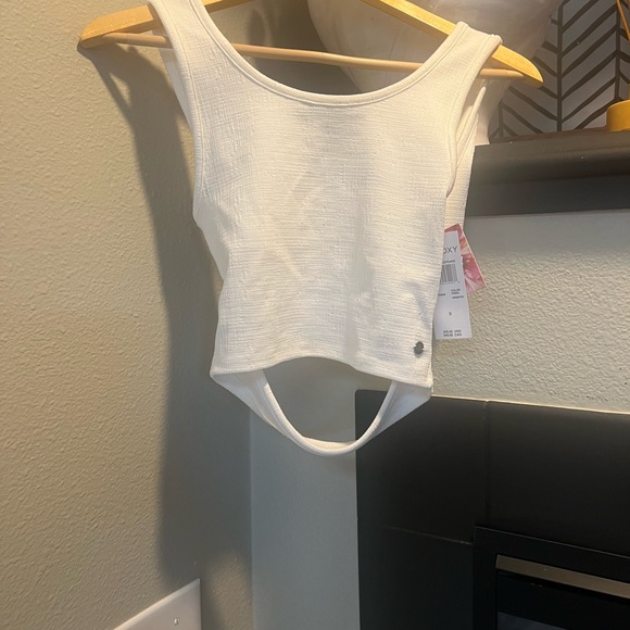 white crop tank - Picture 2 of 2